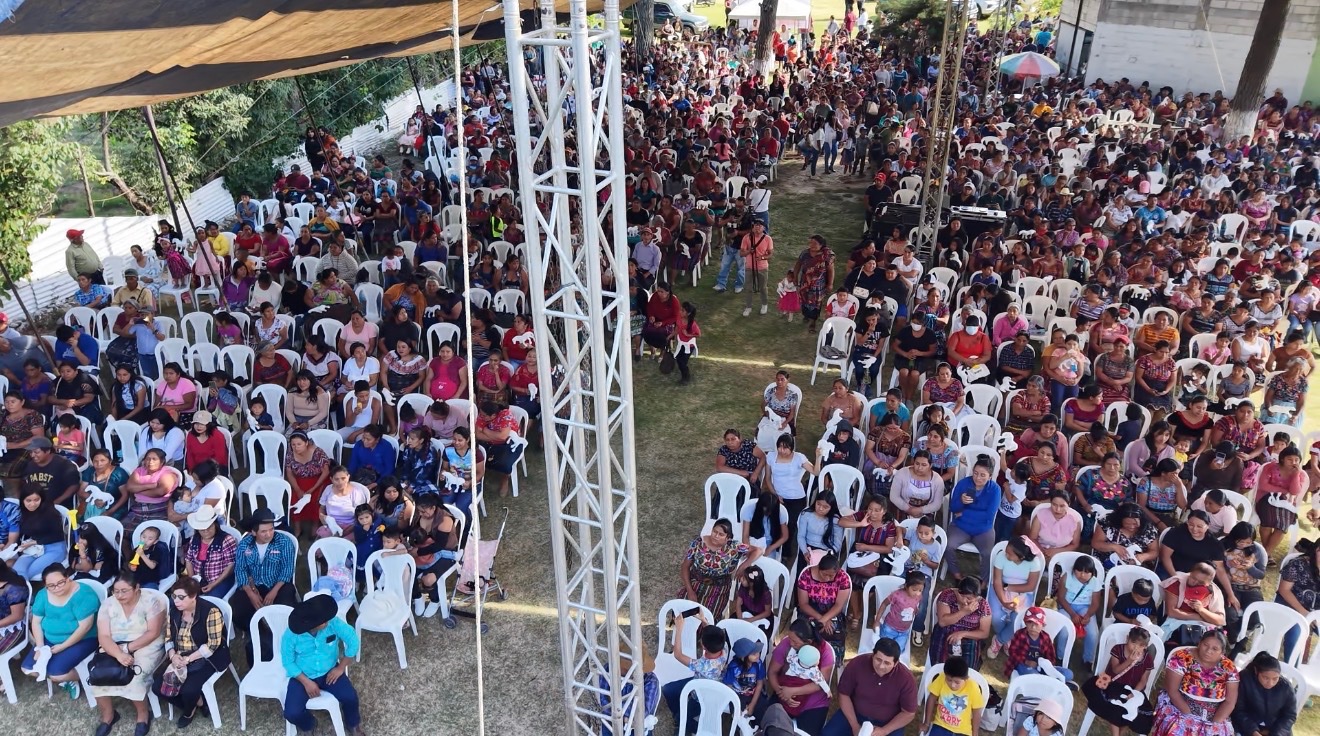 Cientos de ciudadanos se suman a FIRMES en Chimaltenango