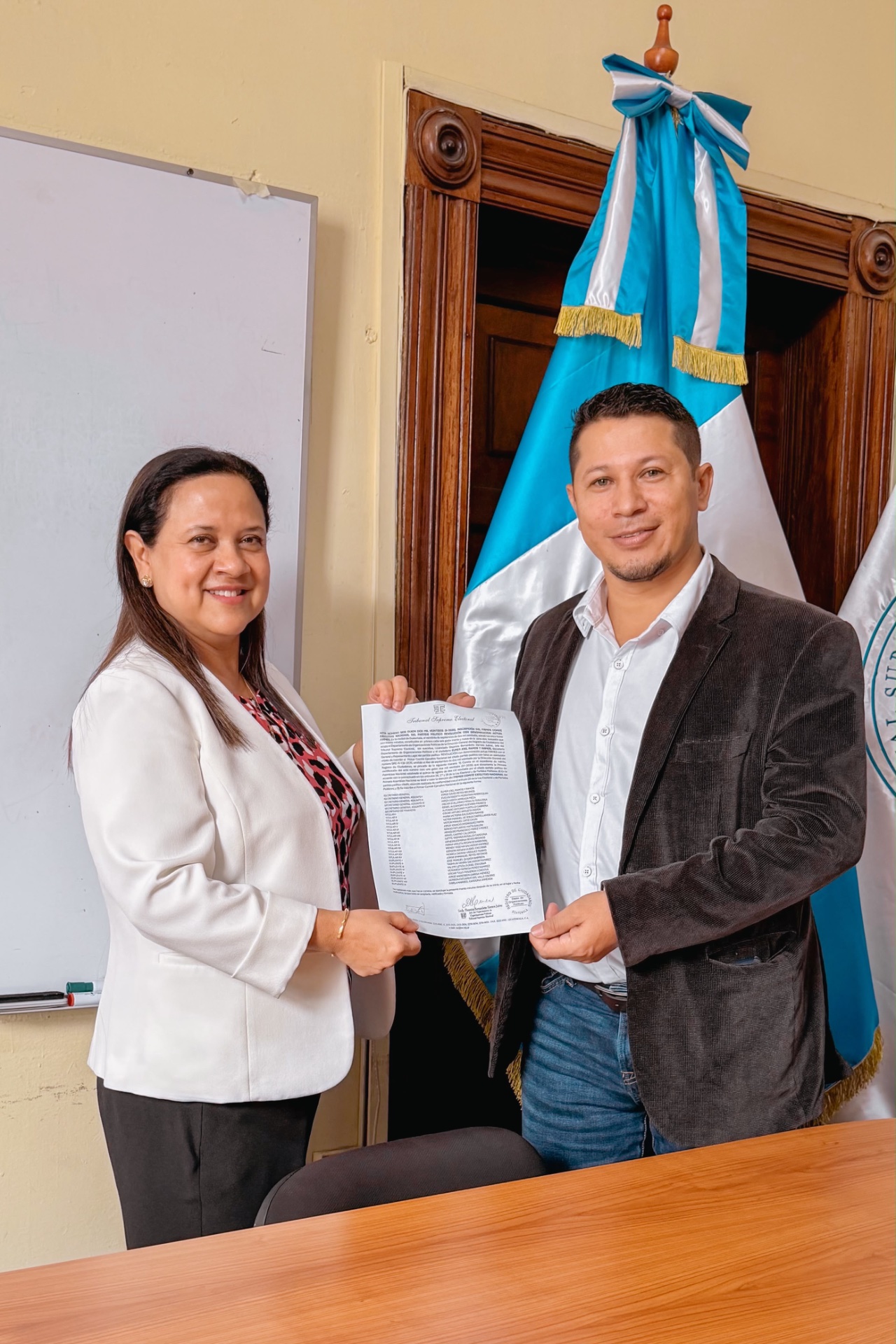 FIRMES recibe acta de inscripción de su primer Comité Ejecutivo Nacional